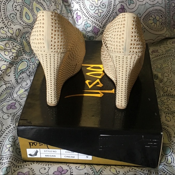 Posh cream w/gold studs wedge heels size 9 - Picture 3 of 3